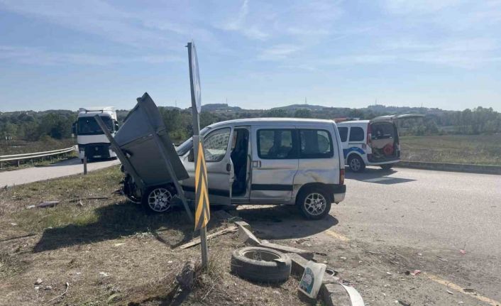 Hafif ticari araç ile panelvan çarpıştı: 1 yaralı