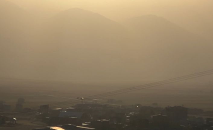 Hakkari’de toz bulutu etkili oldu