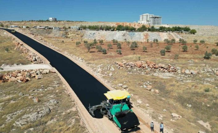 Halfeti Bozova grup yolunda asfalt serimine başlandı