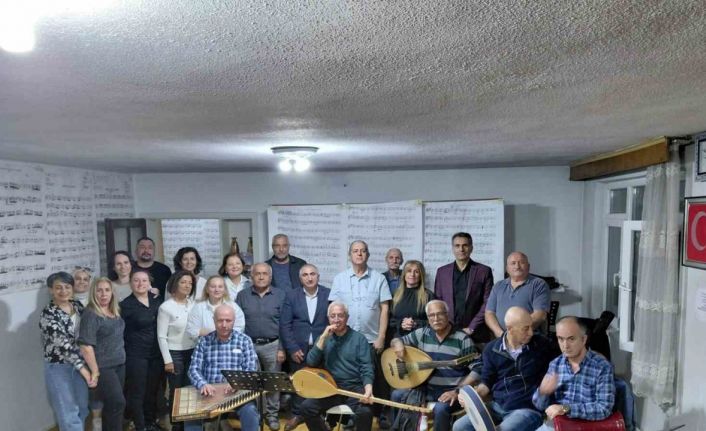 Halk müziği aşıkları Gökkuşağı Halk Müziği Korosu’nda bir araya geldi