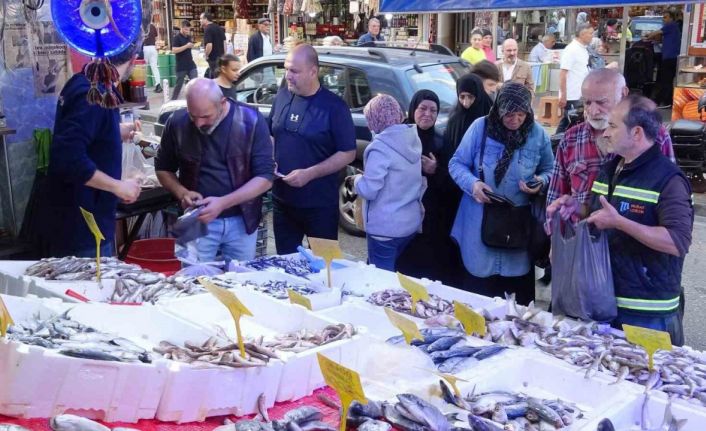Hamside fiyat yarıya düştü, tezgahlarda yoğun ilgi