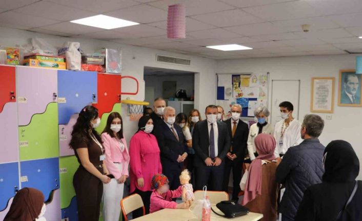 "Hastane Okulu"ndaki öğrenciler eğitimden kopmuyor