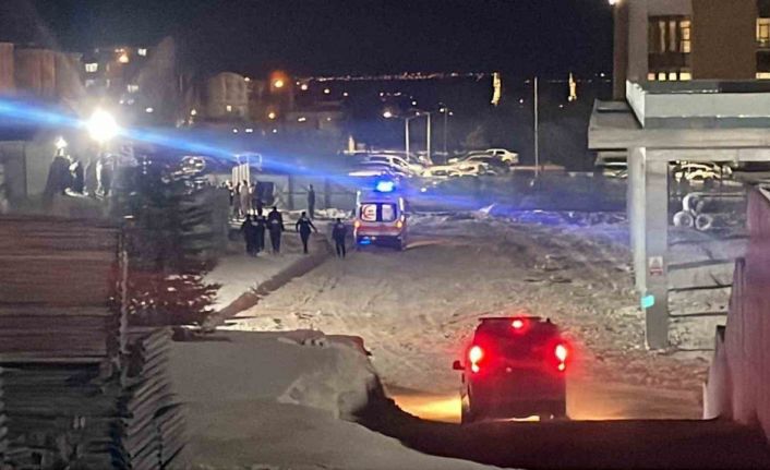 Hastane şantiyesinde bıçaklı kavga: 1’i ağır 4 yaralı