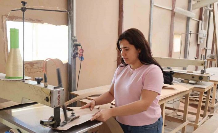 Hatay Büyükşehir Belediyesi, geleceğin mobilyacıların yetiştiriyor