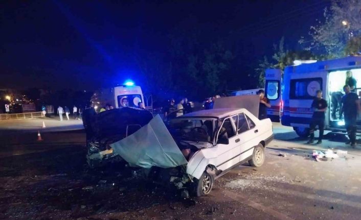 Hatay’da otomobiller çarpıştı: 1’i bebek 6 yaralı