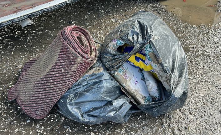Hatay’da şiddetli yağış: Araçlarında mahsur kalan 25 kişi kurtarıldı