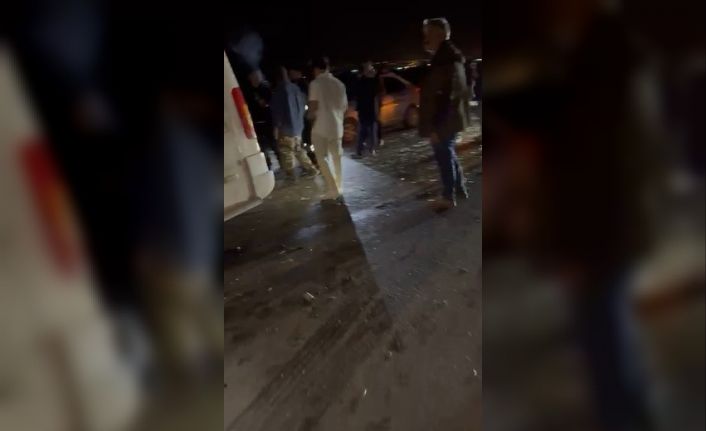 Hatay’da yolcu minibüsü traktöre çarptı: 15 yaralı