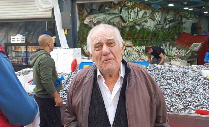 Havalar soğudu, hamsi 100 liraya düştü