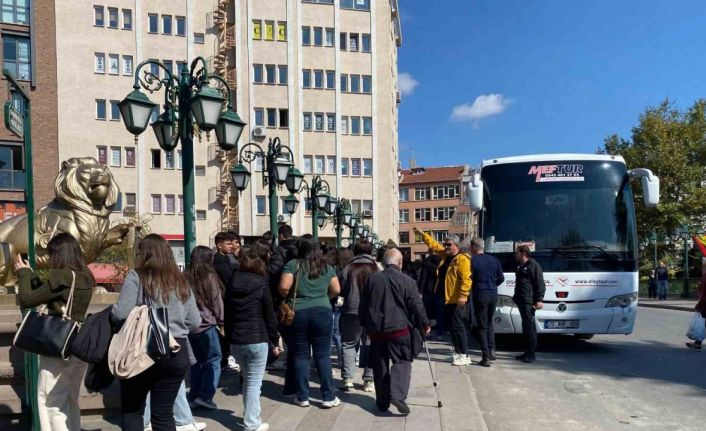 Havaların soğumasına rağmen Eskişehir’e ilgi sürüyor