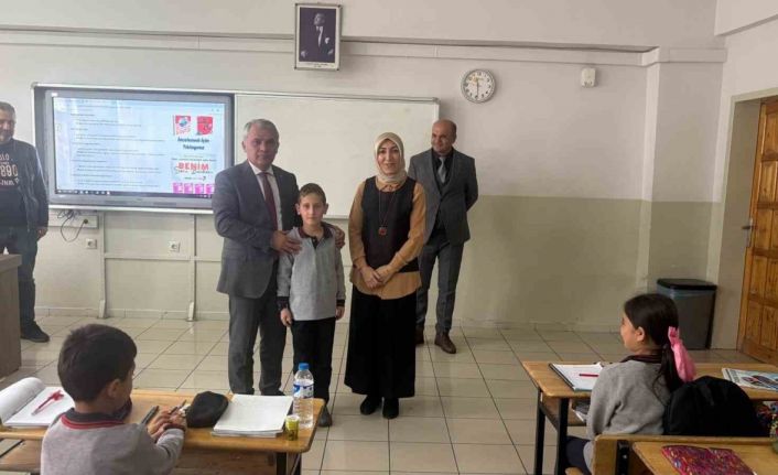 Hayat kurtaran öğretmene İlçe Milli Eğitim Müdüründen tebrik