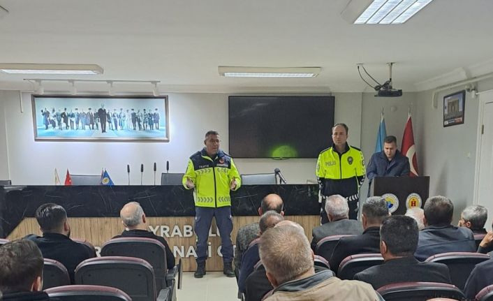 Hayrabolu’da okul servisi şoförleri ve rehber personeller bilgilendirildi