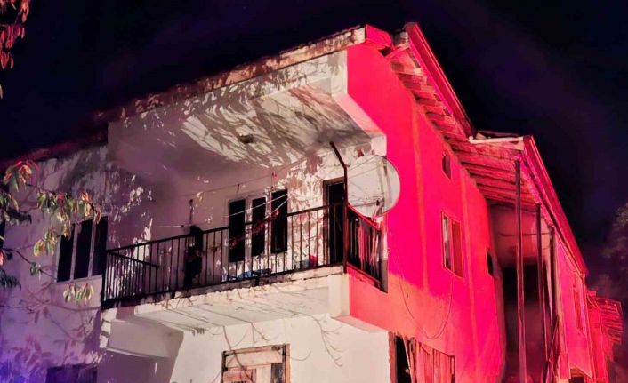 Hisarcık’ta bir evin yatak odasında çıkan yangın büyümeden söndürüldü