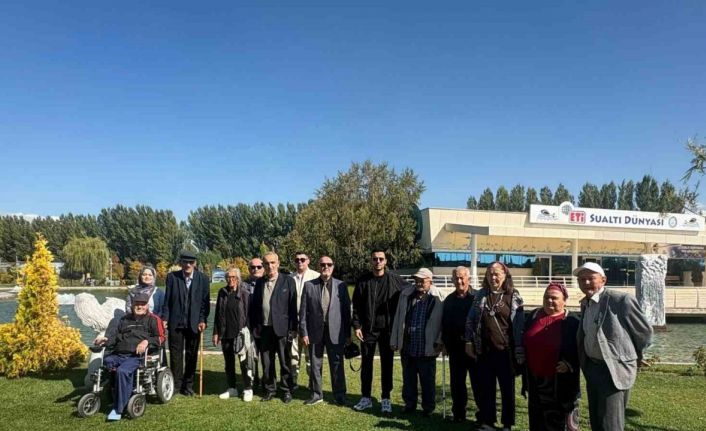 Huzurevinde kalan yaşlılar için gezi düzenlendi