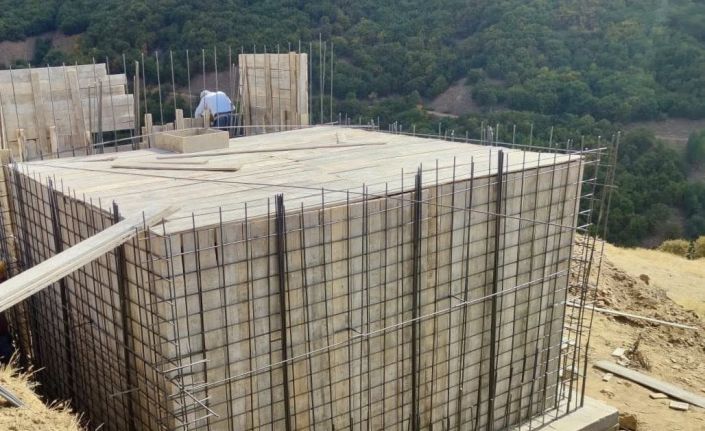 İçmeler köyünde içme suyu deposu yapım çalışmaları sürüyor