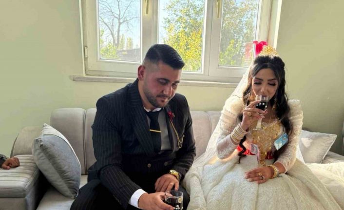 Iğdır’da İranlı gelin düğününde geleneklerini uyguladı, davetliler ilgiyle izledi