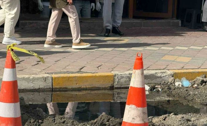 Iğdır’da su patlağı bir aydır boşa akıyor: Vatandaş tepkili