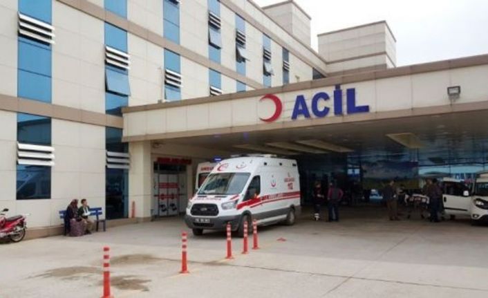 İki motosiklet kafa kafaya çarpıştı: 3 ağır yaralı