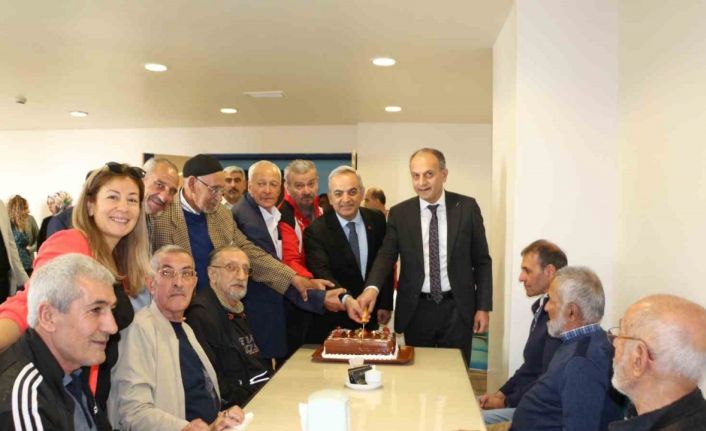 İl Sağlık Müdürü Gecekuşu, huzurevi sakinleriyle bir araya geldi