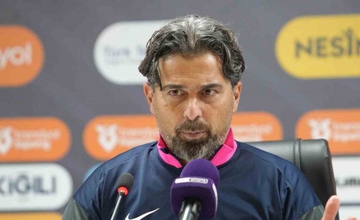 İlhan Palut: "Aldığımız 1 puan gösterdiğimiz performansa göre kötü değil"