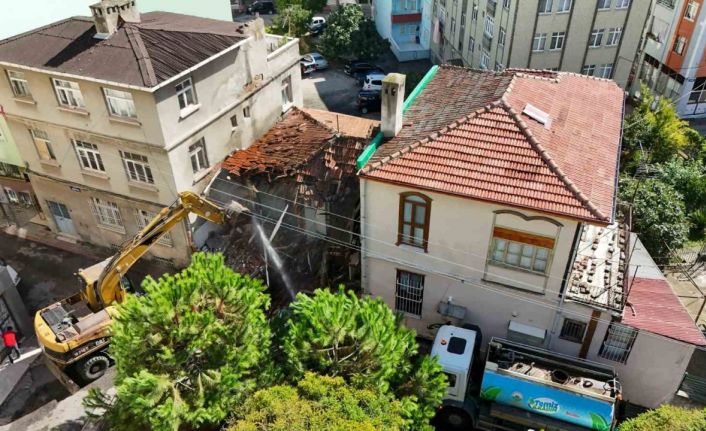 İlkadım’daki metruk binalar yıkılıyor