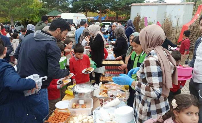 İlkokul öğrencilerinden Gazze için yardım etkinliği