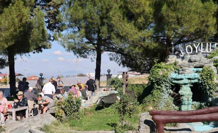 İngiliz ve Alman turistler Kale’nin biber tatarı ve pidesine bayıldı