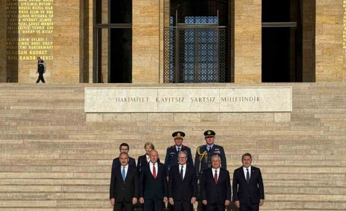 İngiltere Başbakanı Starmer, Anıtkabir’i ziyaret etti