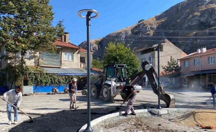 İnönü’de asfalt onarım çalışmaları devam ediyor