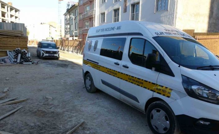 İnşaatta asansör boşluğuna düşen işçi yaralandı