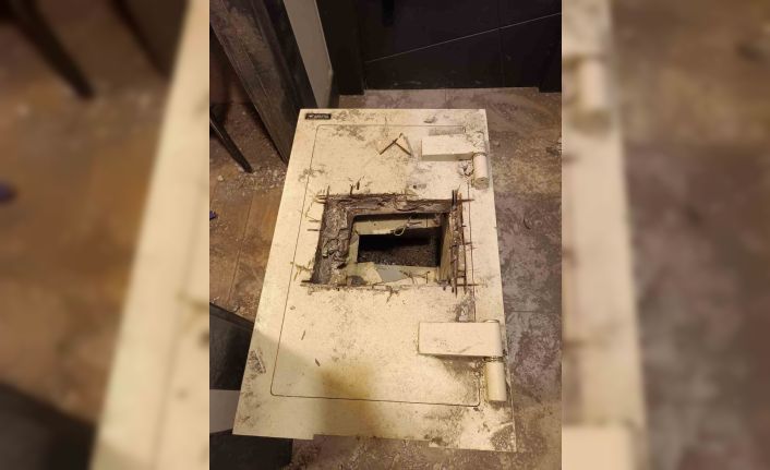 İş yerindeki kasayı kesip hırsızlık yapan hırsızlar jandarmadan kaçamadı