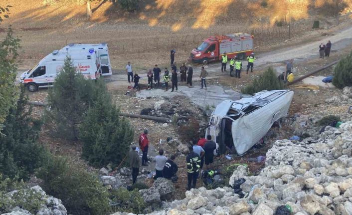 İşçi servisi şarampole devrildi: 5 ölü, 14 yaralı