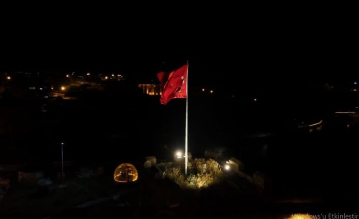 Işıklandırılan Ardahan Kalesi böyle görüntülendi