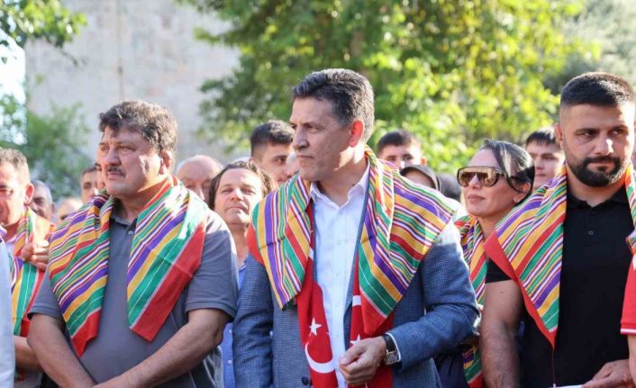 İsmet Atlı Karakucak Güreşleri, şampiyonlar kortejiyle başladı