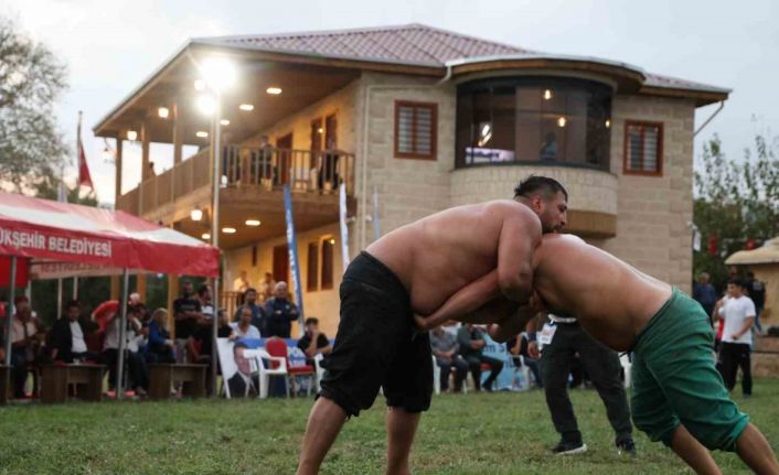 İsmet Atlı Karakucak Güreşleri’ni Recep Kara kazandı