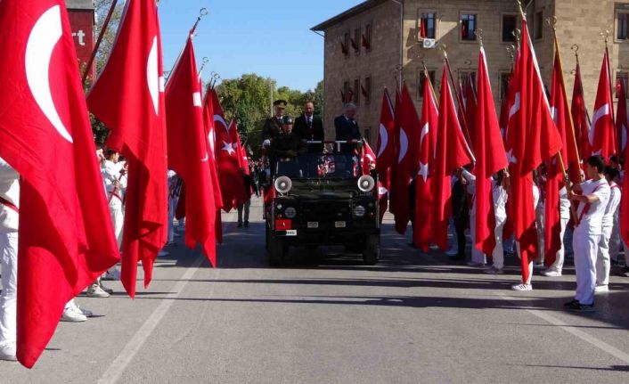 Isparta’da Cumhuriyet Bayramı’nın 102’inci yıl dönümü coşkuyla kutlandı