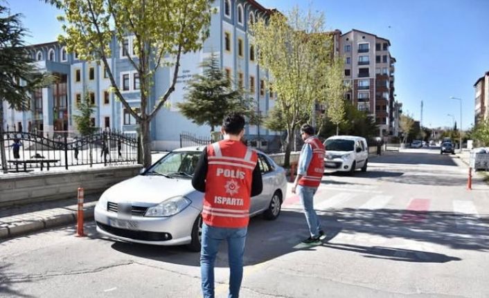 Isparta’da okul önleri ve kalabalık alanlarda denetim