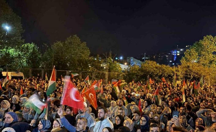 İsrail’in Sumud Filosu’a müdahalesinin ardından ABD Konsolosluğu önünde protesto edildi