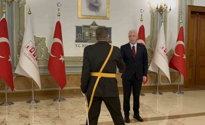 İstanbul Valisi Davut Gül Cumhuriyetin 102’inci yıldönümünde tebrikleri kabul etti