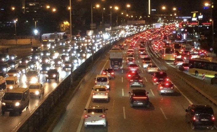 İstanbul’da haftanın ilk mesai gününde akşam trafiği yüzde 78’e ulaştı
