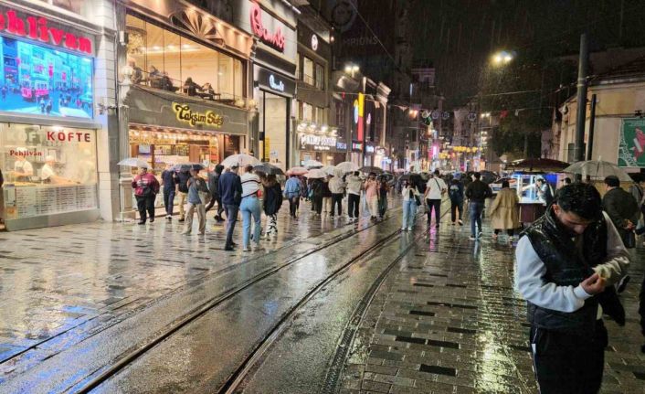 İstanbul’da sağanak yağış etkili oluyor