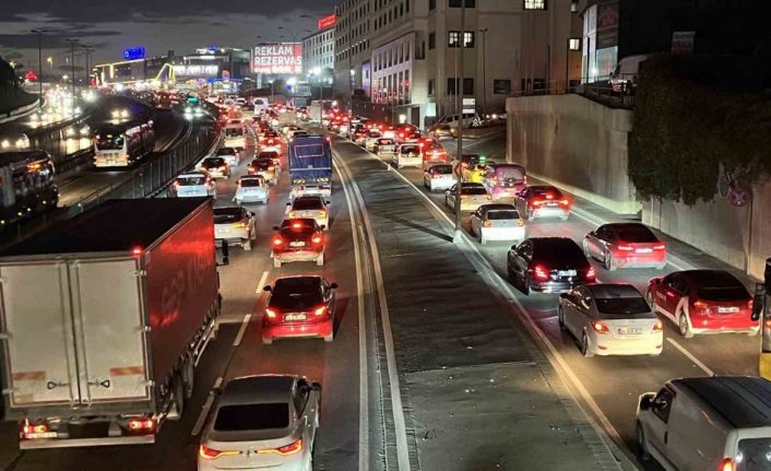 İstanbul’da trafik yoğunluğu yüzde 83’e ulaştı