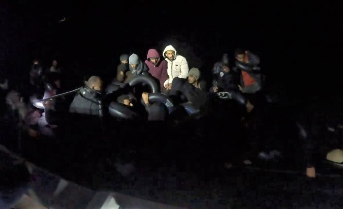 İzmir açıklarında 43 düzensiz göçmen kurtarıldı