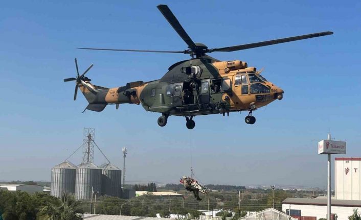 İzmir’de 6.6 büyüklüğünde depreme, helikopterle müdahale tatbikatı gerçekleştirildi