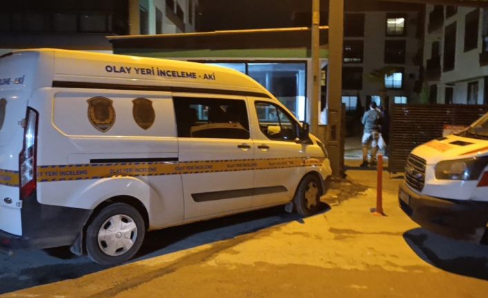 İzmir’de dehşet: Anne ve babasını öldürüp intihar etti