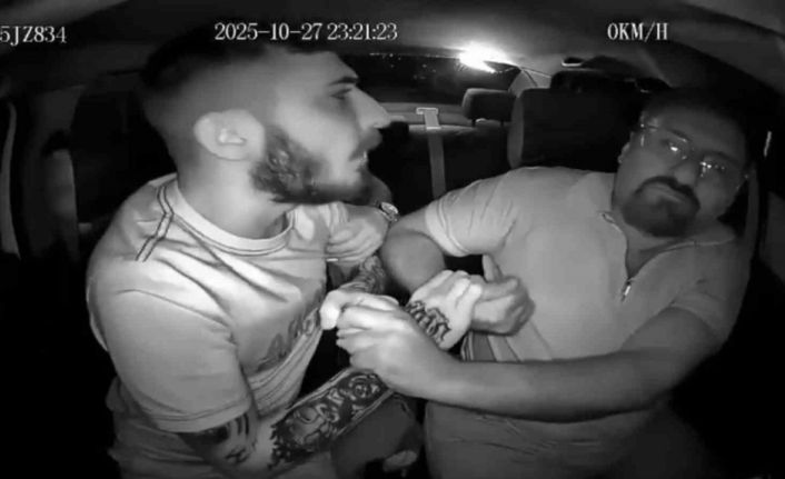 İzmir’de taksi şoförünün darbedildiği anlar kamerada