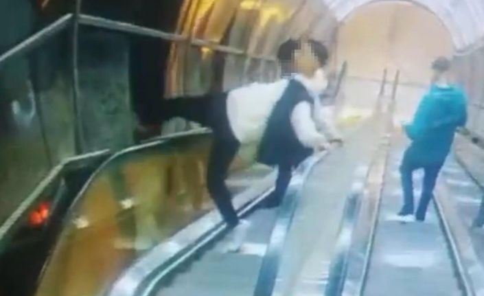 İzmir’de üst geçidin korkuluklarına zarar veren 2 kişi tutuklandı