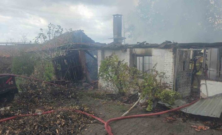 İzmir’deki yangında 91 yaşındaki kadın yaşamını yitirdi