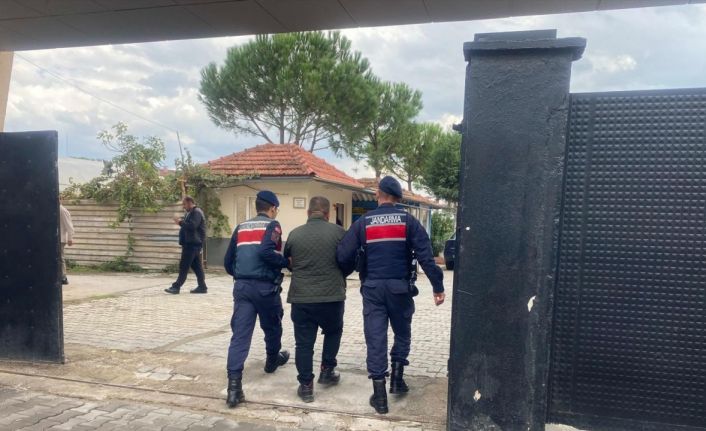 Jandarma aranan şahıslara geçit vermiyor