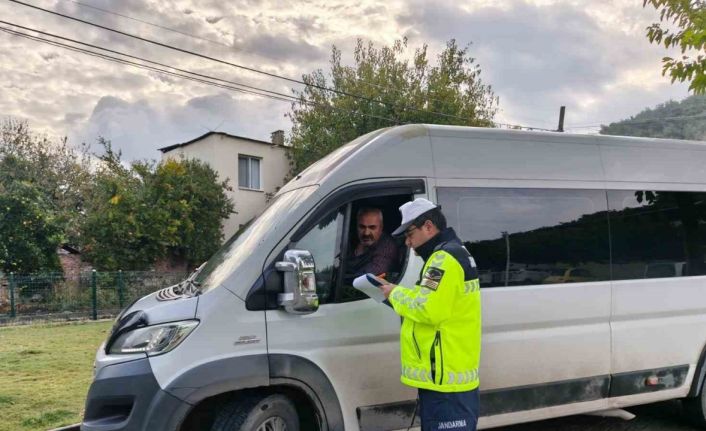 Jandarma ekiplerinden öğrenci güvenliği ve trafik bilinci denetimi