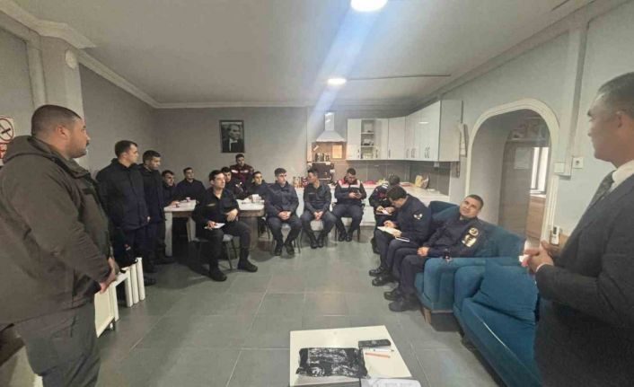 Jandarma ekiplerine kara avcılığı ile ilgili bilgiler verildi